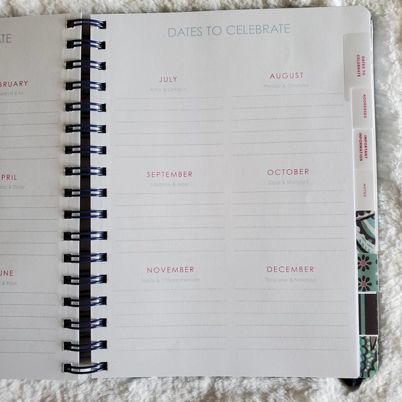 Vera Bradley 12 Months Non-Dated Planner - Picture 3 of 6